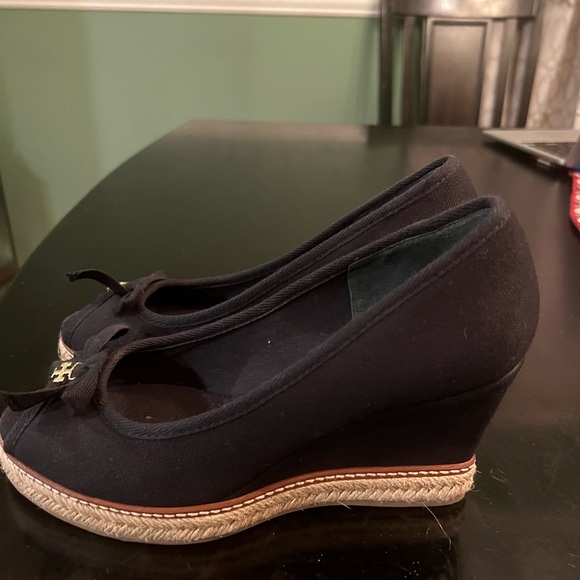 Tory Burch Black Wedge Shoes with Bow Accent - Picture 7 of 8